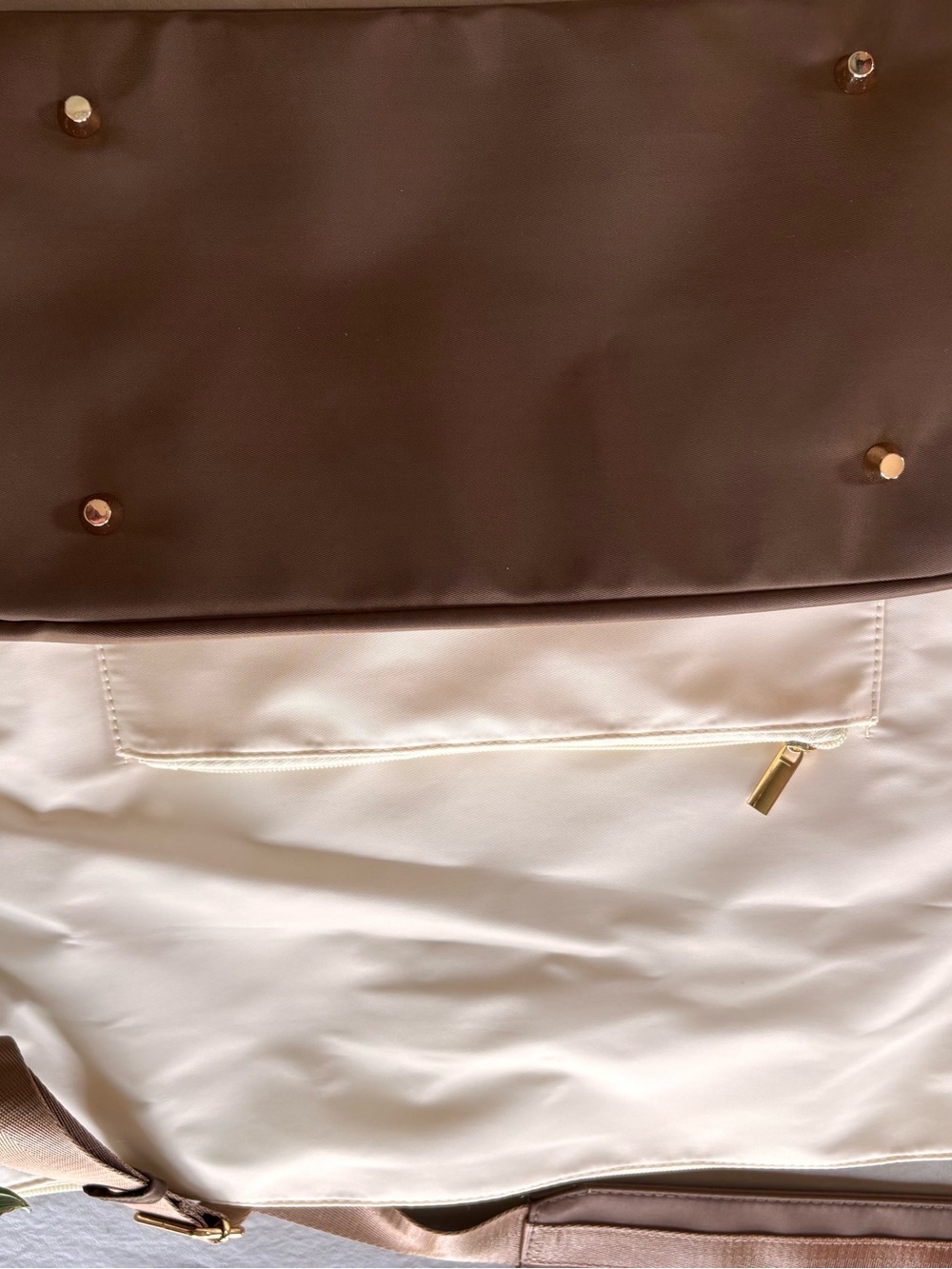 NEW Cream and Brown Travel Shoulder Bag with Front Zip Pocket - Picture 9 of 10